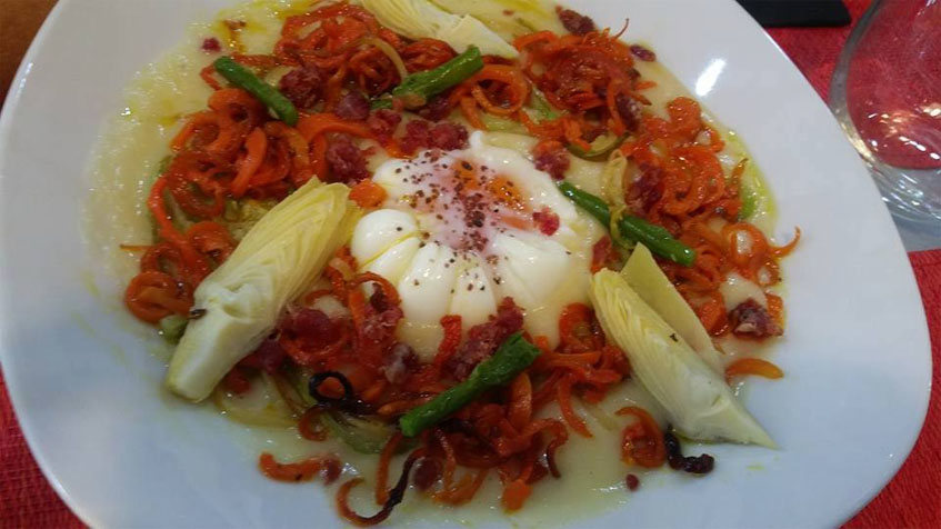 Los huevos con espaguetis de verduras de La Divina fotografiados por Lola Lopez de la Orden. 