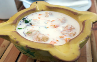 El Salmorejo de coco con pescado frito de La Candela Tapas Bar