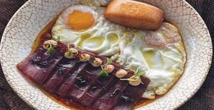 El sashimi de atún curado con huevo frito de Ultimatún