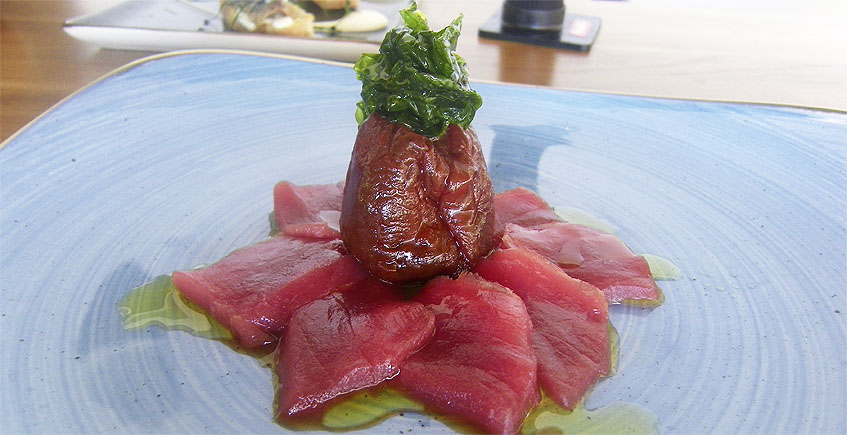 El sashimi de atún con tomate glaseado del restaurante La Breña