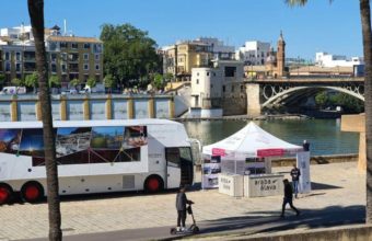 Un autobús visita Cádiz para dar a conocer Álava y su gastronomía