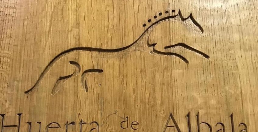 Cata de vinos Huerta de Alcalá en Ajedrez Beach Club de Chipiona