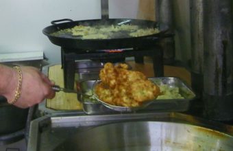 Las tortillitas de camarones del puesto de La Guapa
