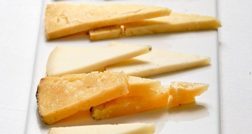 42 Tabla de quesos artesanales de la provincia en El Faro de Cádiz