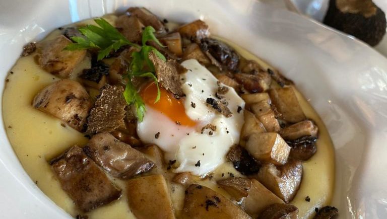 Boletus, patata, huevo y trufa en El Duque de Medina