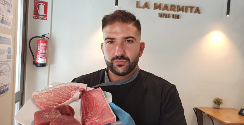 El cocinero de La Marmita, Álvaro Cano, cocinará atún rojo en Restaurante Zona Franca este fin de semana