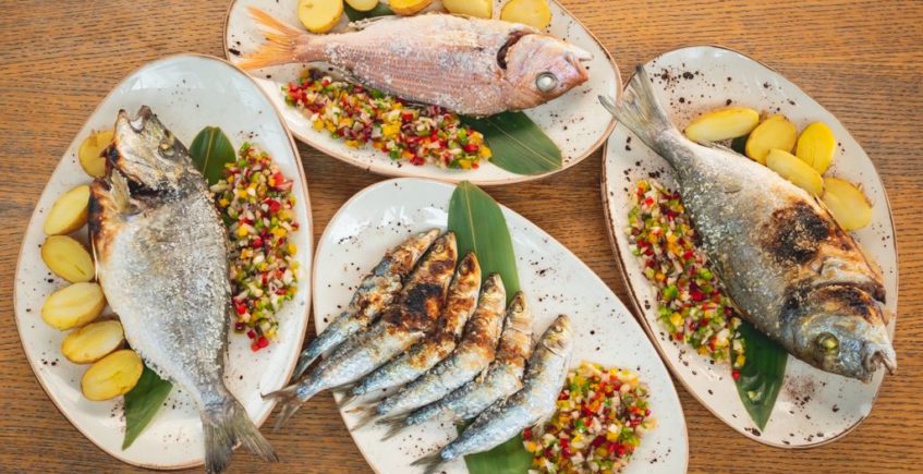 Espetos de sardinas, pargos y doradas en Musalima de Cádiz