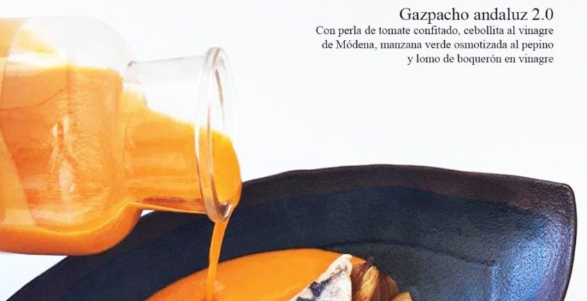 Gazpacho andaluz 2.0, con con perla de tomate confitado, cebollita al vinagre de Módena, manzana verde osmotizada al pepino y lomo de boquerón en vinagre en Pantalán G de El Puerto