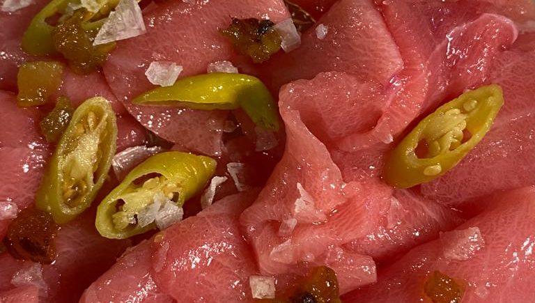 Sashimi de ventresca de atún de almadraba en La Sorpresa