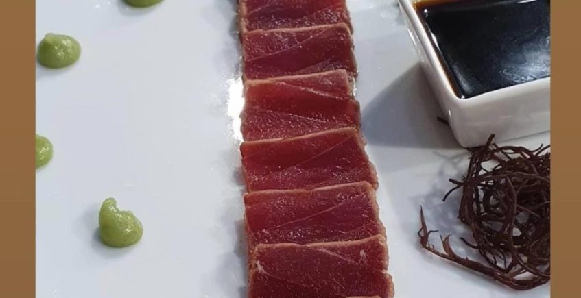 Tataki de atún rojo de almadraba de La Marmita de Cádiz