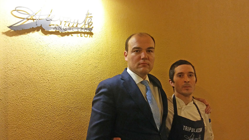Alfredo Méndez, jefe de sala de Alevante, junto a Juan Domingo Sánchez, jefe de cocina. Foto: Cosasdecome