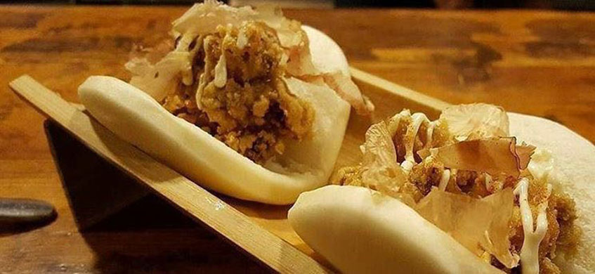 El bocadillo de calamares de Arrebol, está hecho con pan de estilo japonés y puntillitas. Foto: Cedida por Arrebol. 