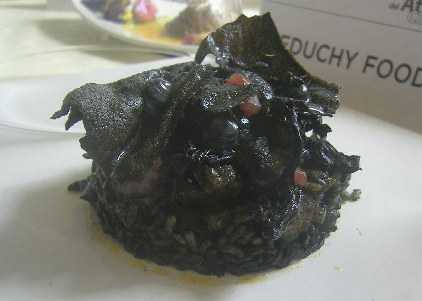 El arroz negro con atún de Feduchy. Foto: Cosasdecome.