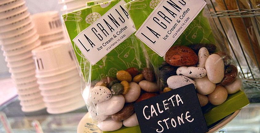La Heladería La Granja vende piedras caleteras... de chocolate