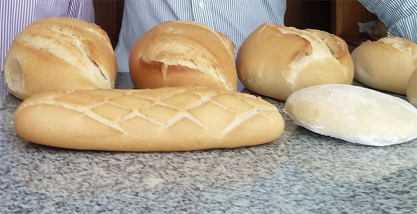 Diferentes tipos de pan del Horno La Fábrica de Paterna. Foto: Cosasdecome