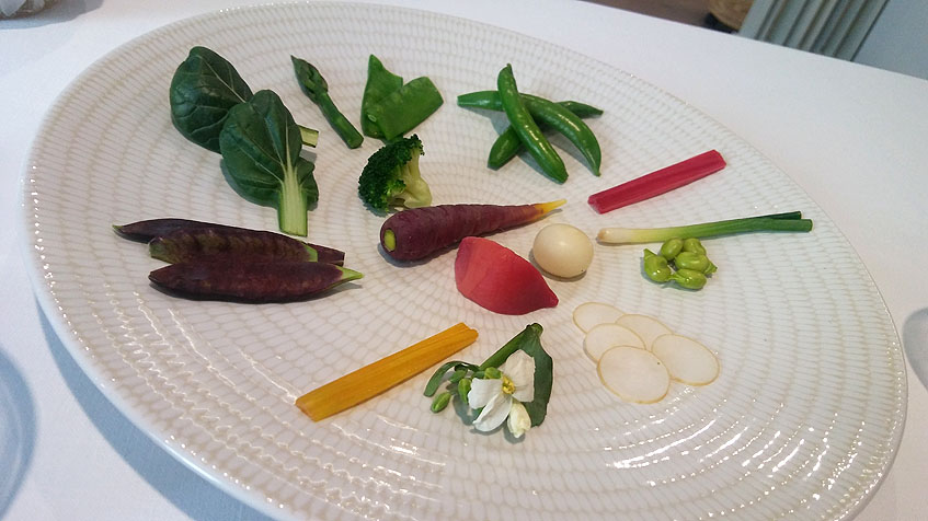 Las verduras que se utilizan en el plato con huevo y escabeche de pollo. Foto: Cosasdecome