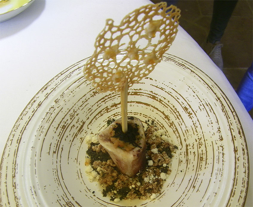 El plato de trucha con jamón del cocinero Sandro Gil del Mesón El Tabanco de El Bosque. Obtuvo el premio de cocina innovadora. Foto: Cosasdecome