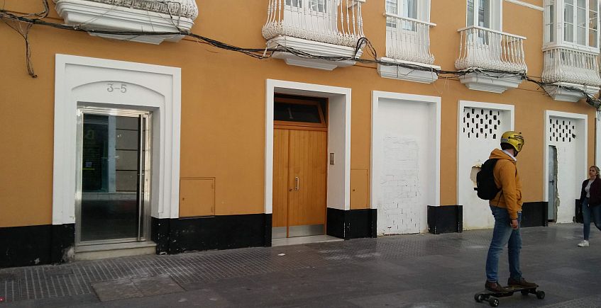Un nuevo freidor para recuperar la tradición en la calle Nueva de Cádiz