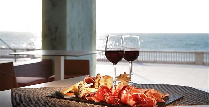 El Hotel Atlántico renueva la oferta de La Tacita del Atlántico con platos para compartir