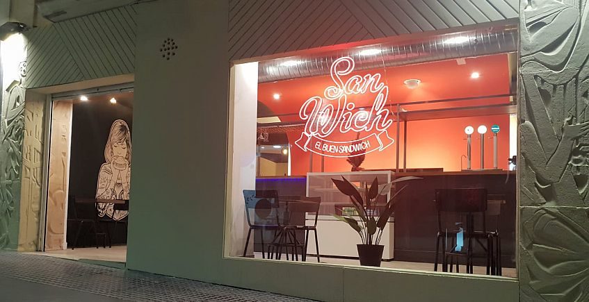 San Wich abre con nuevas hamburguesas personalizadas, más vinos, cócteles y pastelería