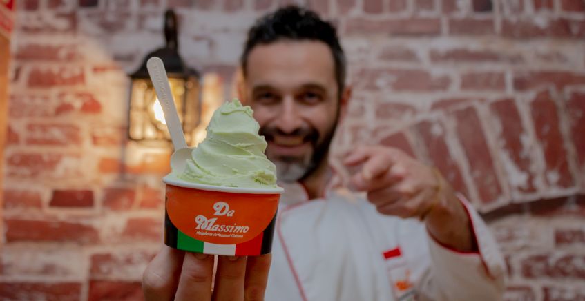 El heladero Massimo Pozzi crea un helado con queso payoyo y el plancton de Angel León