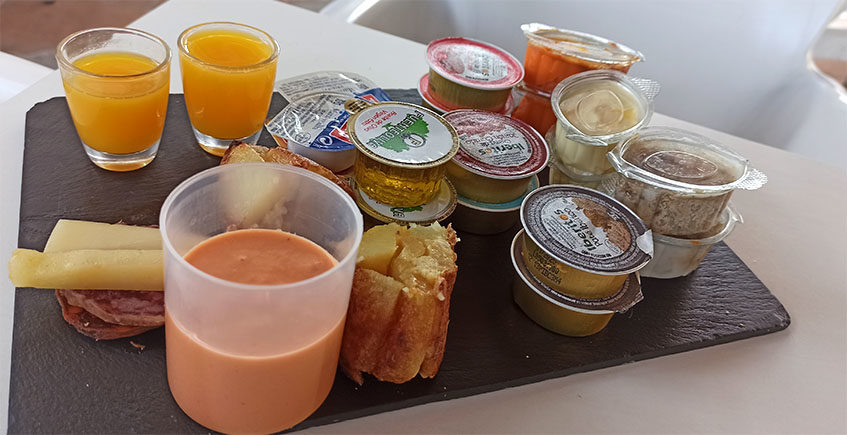 La pizarra de los doce untamientos y la rebaná de 4 x 25, dos nuevos casos de desayunos gigantes en la provincia de Cádiz