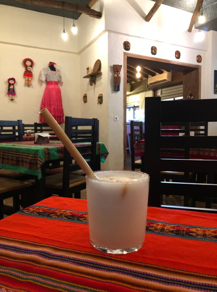 También sirven cócteles peruanos, empezando por el afamado pisco sour. Foto cedida