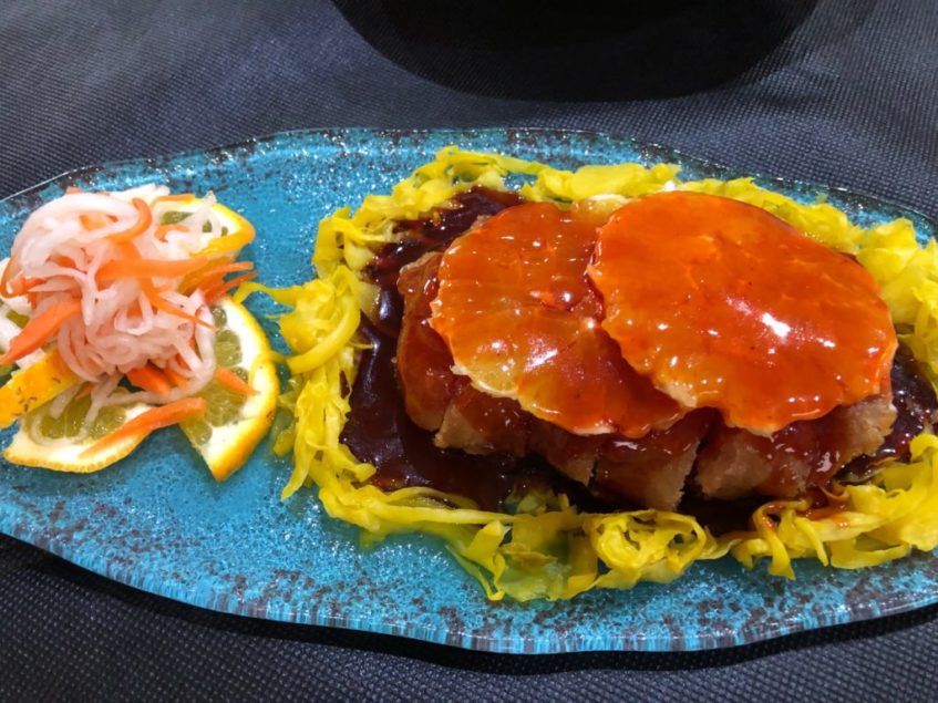 El pollo con naranja de Shanghai destaca por su característico sabor y colorido. Foto: CosasDeComé