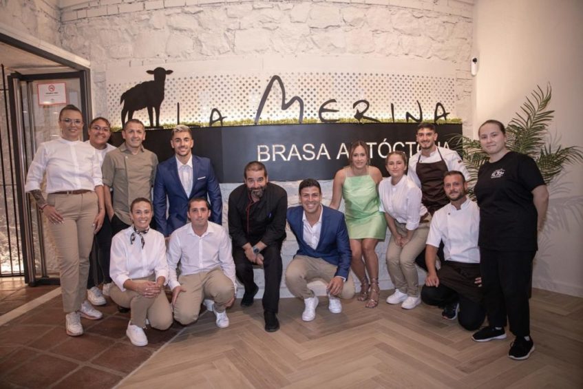 El equipo de la Merina, presidido por su propietario José María Barea y el chef Gregorio Sánchez. Foto cedida