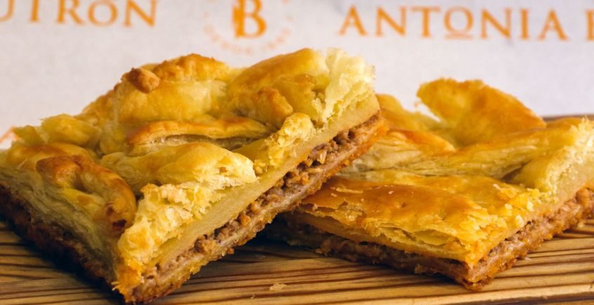 De pringá de berza y de queso, cebolla caramelizada y bacon: así son las empanadas veraniegas de Antonia Butrón