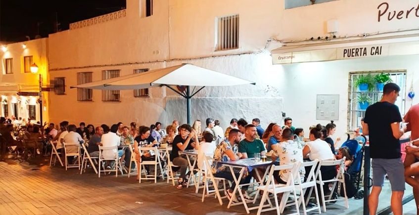 El restaurante Puerta Cai de Conil crecerá gracias al antiguo bar Juan María