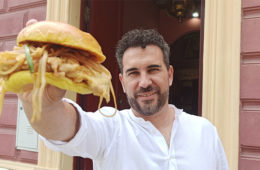 Golden Grill, la hamburguesería de Puerto Real que combina el Viejo Oeste con la ropavieja y las babetas