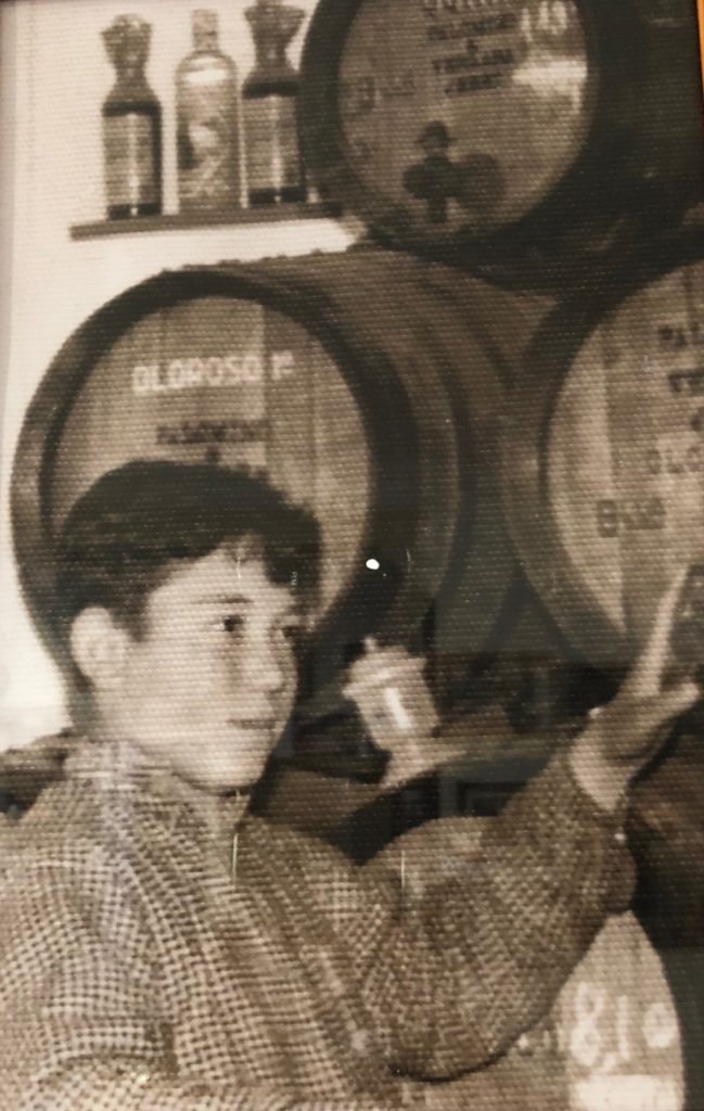 Arturo Ojeda en su tabanco de Palomino y Vergara. Foto cedida por Bar Arturo
