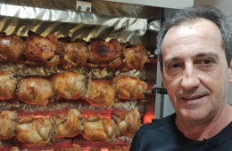 Alberto Batista, el hombre que trabaja al calor de los pollos