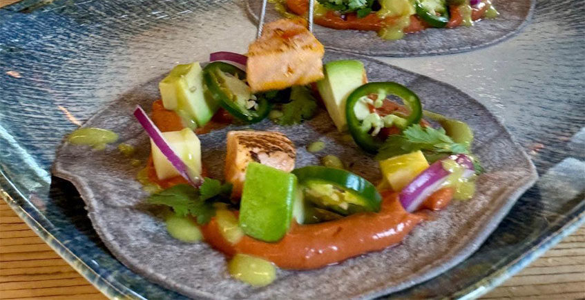 Un taco mejicano con salmón y verduras de crianza propia del Sedona de El Puerto aspira a ser el mejor de España
