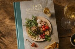 Jerez en la Mesa: Un libro donde vino y recetas comparten protagonismo